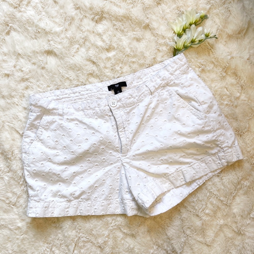 GAP White Eyelet Shorts Size 6